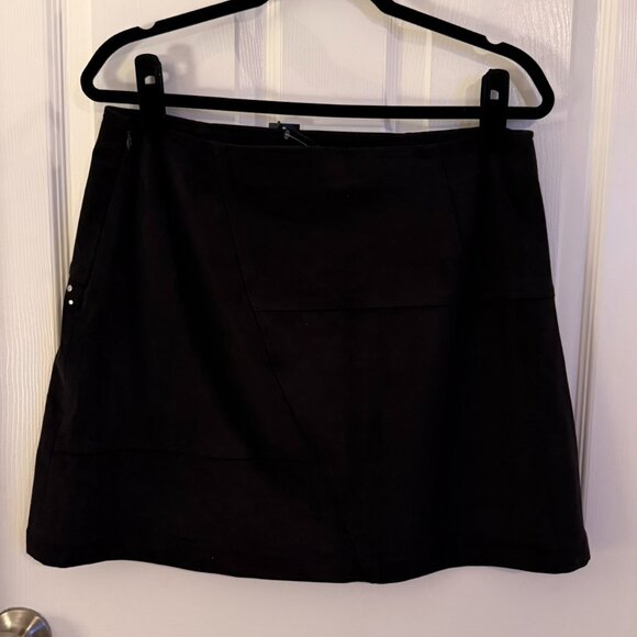 Express NWT Suede Mini Skirt Black with Silver Accents Size 12 - Picture 5 of 8
